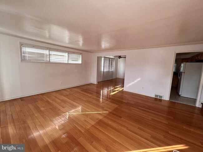 Foto del edificio - 872 Rhoads Dr