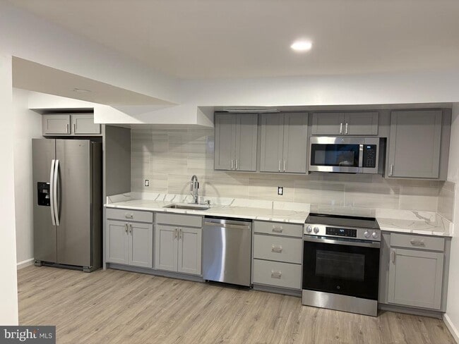 Building Photo - 2016 Gatewood Pl