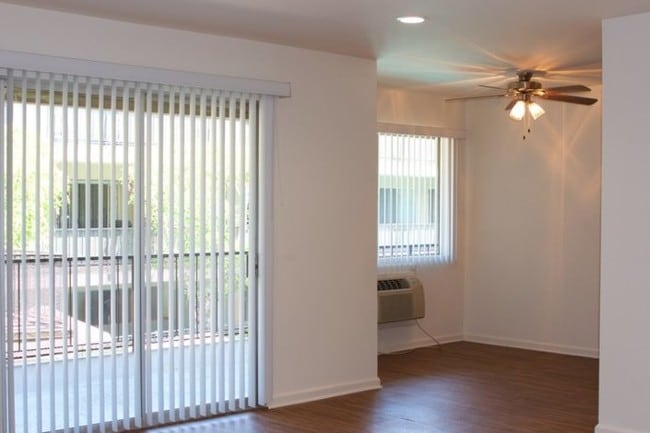 bright living & dining areas - Newcastle