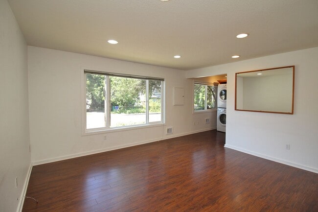 Building Photo - 4232-4232 SE Cesar Estrada Chavez Blvd