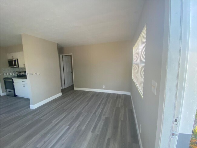 Foto del edificio - 2300 Douglas St