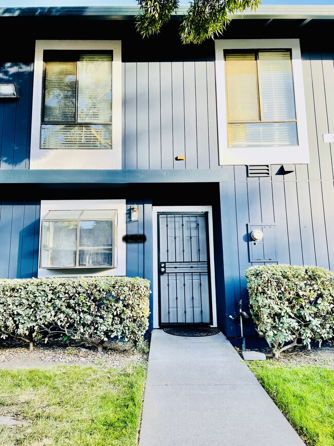 Foto del edificio - 6119 Thornton Ave