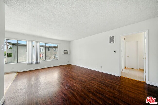 Foto del edificio - 4100 1st St