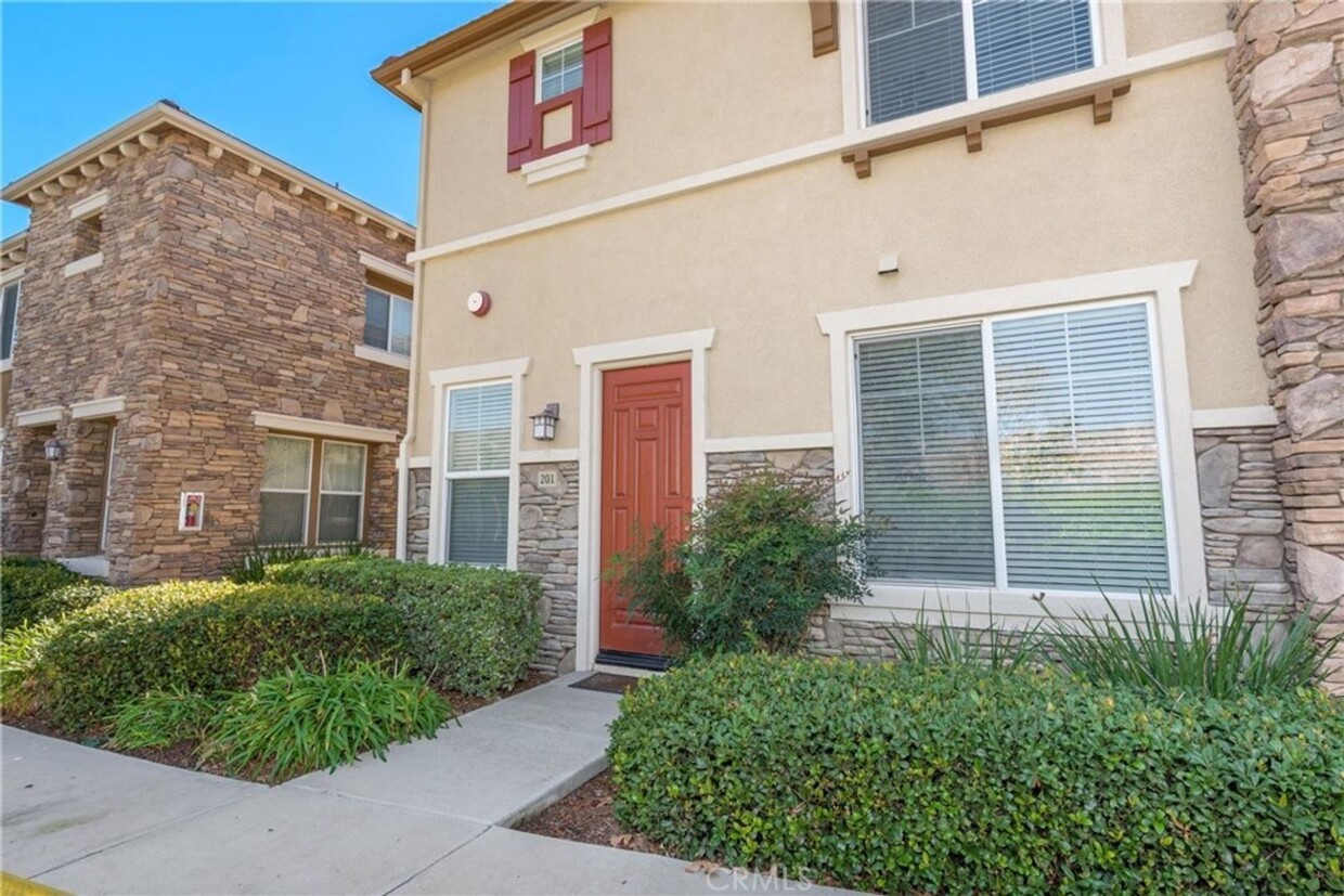 Primary Photo - Canyon Hills 3 Bedroom Condo for rent