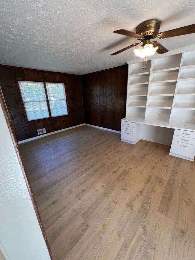 Photo - Charming 3 Bedroom, 2 Bath Split-Level Ran... House