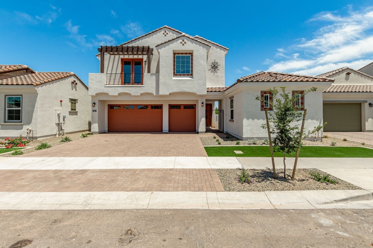 Primary Photo - Gilbert Large 5 Bed 4.5 Bath Home with