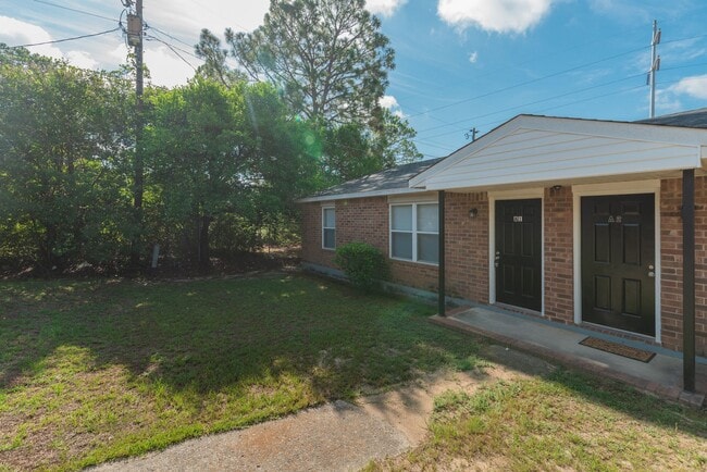 Building Photo - $950 - Updated 2 Bed/1 Bath Duplex With Stainless Steel Appliances!