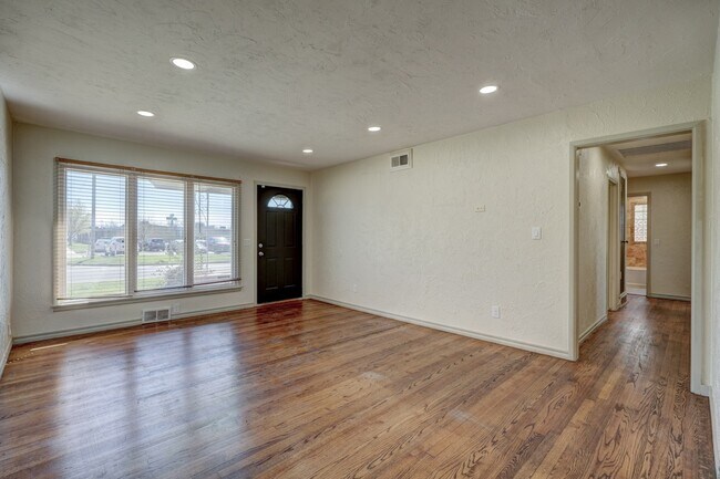 Foto del edificio - 4817 N Linn Ave