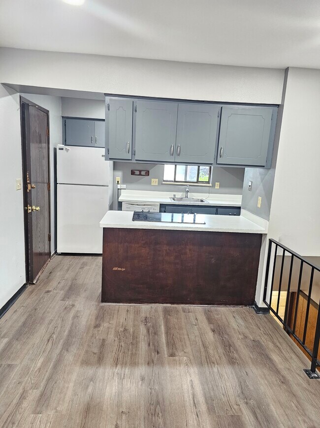 Foto del edificio - 6980 N Raintree Ct