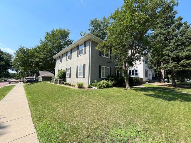 Building Photo - 429 1/2 E. 26th Street