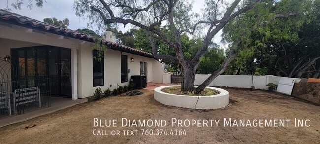 Foto del edificio - Gorgeous Solar powered 3 BR, 2 BA home on ...
