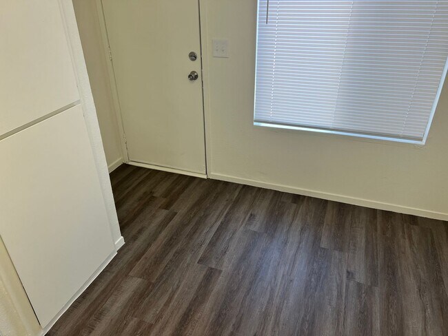 Foto del edificio - 4418 White Ln