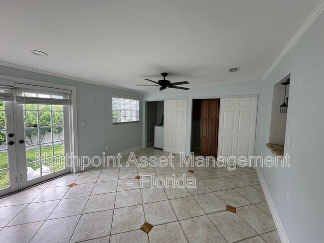 Foto del edificio - 445 NE 109th St