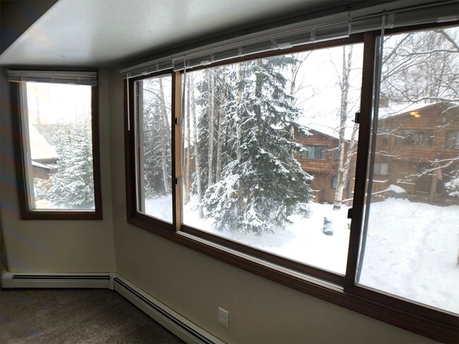 Foto del edificio - 724 E 76th Ave