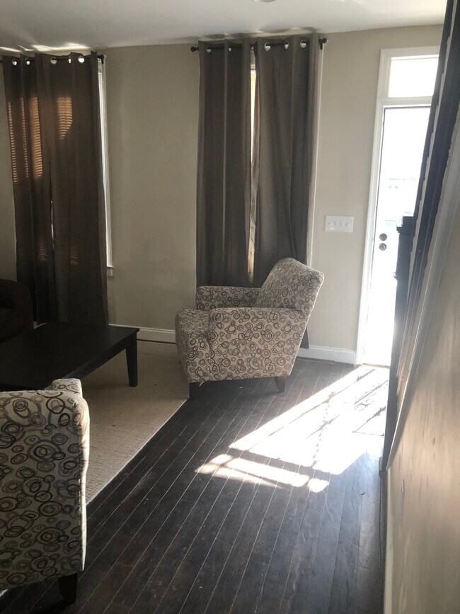 Foto del edificio - 3414 Ravenwood Ave