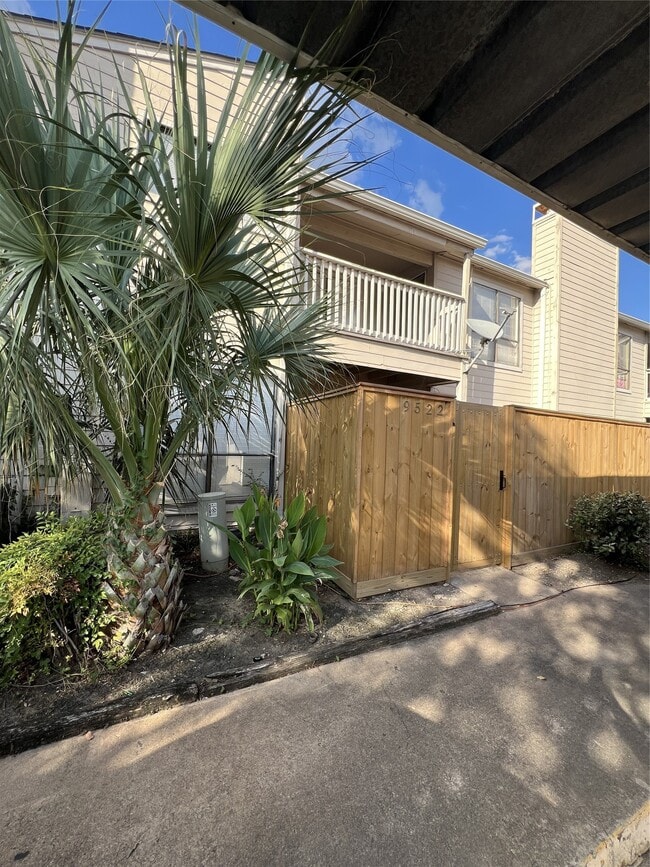 Building Photo - 9522 Pagewood Ln