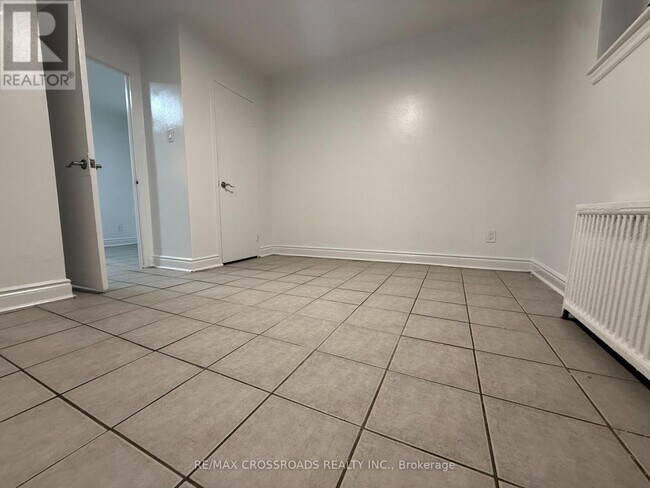 Photo du bâtiment - 2770 Yonge St