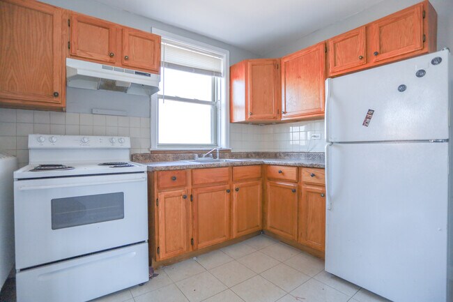 Building Photo - 2415 W Farragut Ave