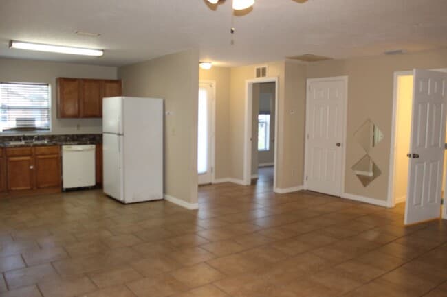 Building Photo - 610 Cassin Ave