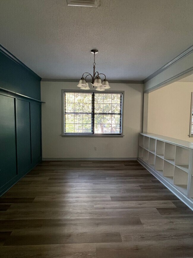 Foto del edificio - 185 Hickory Tree Ln