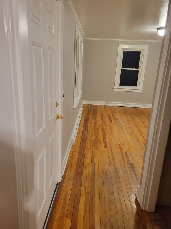 Living room/ Front door - 6 Glenwood Dr
