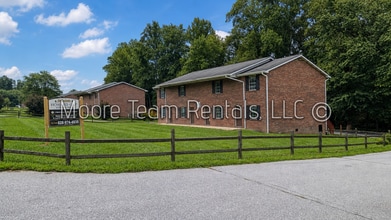Building Photo - 2188 Howard Gap Rd