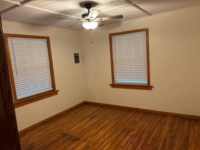 Building Photo - 9925 Muskrat Rd