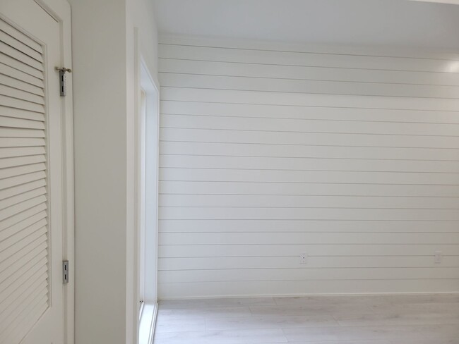 Building Photo - Stunning 2 BR/2 BA Apartment in 16th Stree...