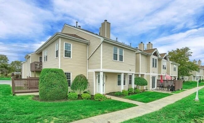 Foto del edificio - 3404 Whispering Hills Dr