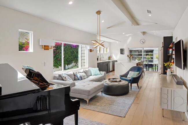 Foto del edificio - 3343 Atwater Ave