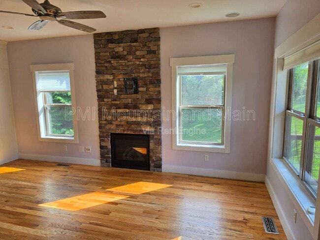 Building Photo - 156 Bradley St