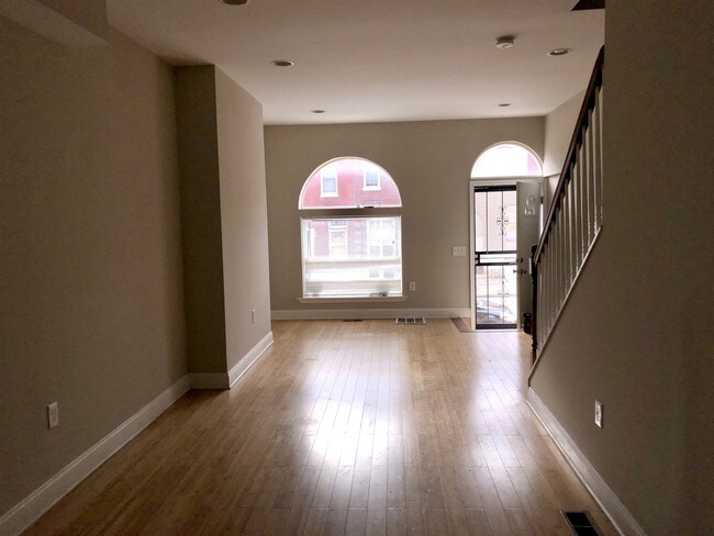 Building Photo - 1726 E Lafayette Ave