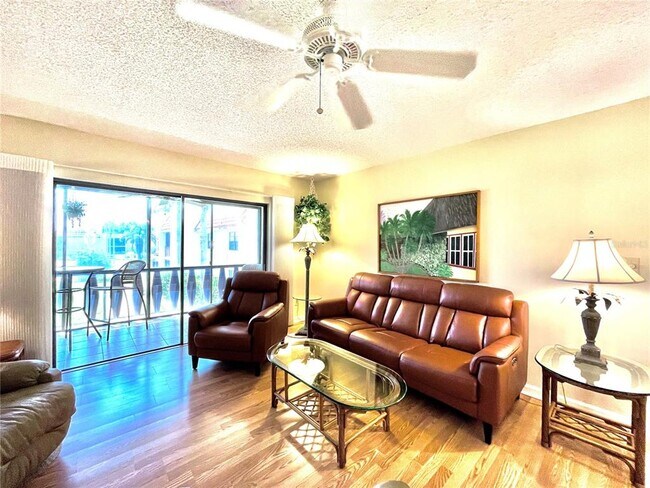 Foto del edificio - 72 Boundary Blvd