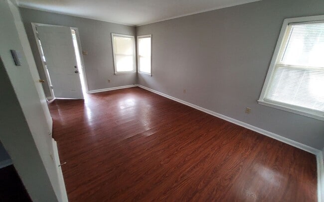 Building Photo - 1253 Dogwood Dr