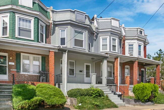 Building Photo - BEAUTIFULLY RENOVATED Home!