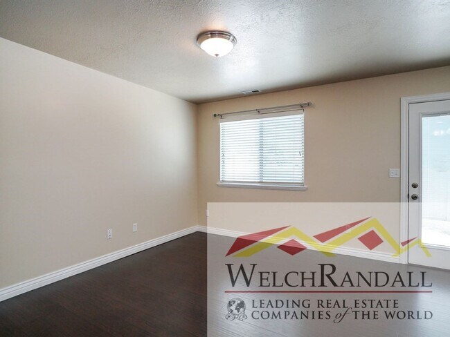 Foto del edificio - Charming 2 Bed 1.5 Bath Townhome in East L...