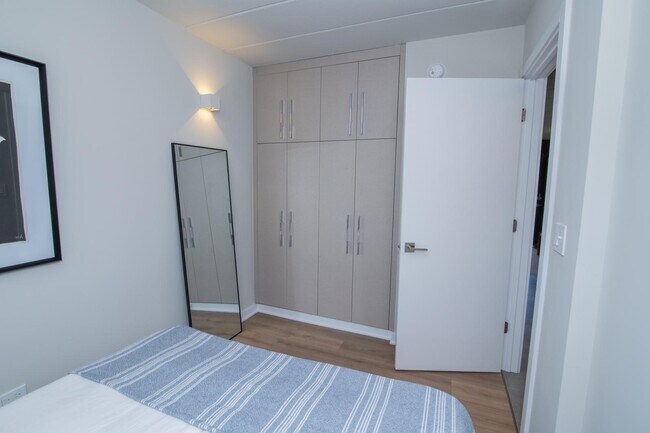 Foto del edificio - 1666 W Pratt Blvd