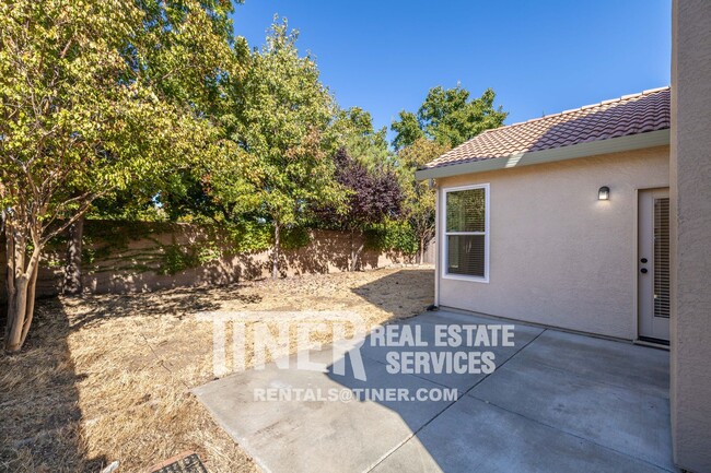 Building Photo - Beautiful Roseville Home- Pet Friendly