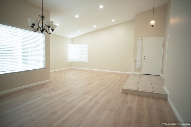 Building Photo - 4 Bed/ 2 bath House in Rancho Penasquitos