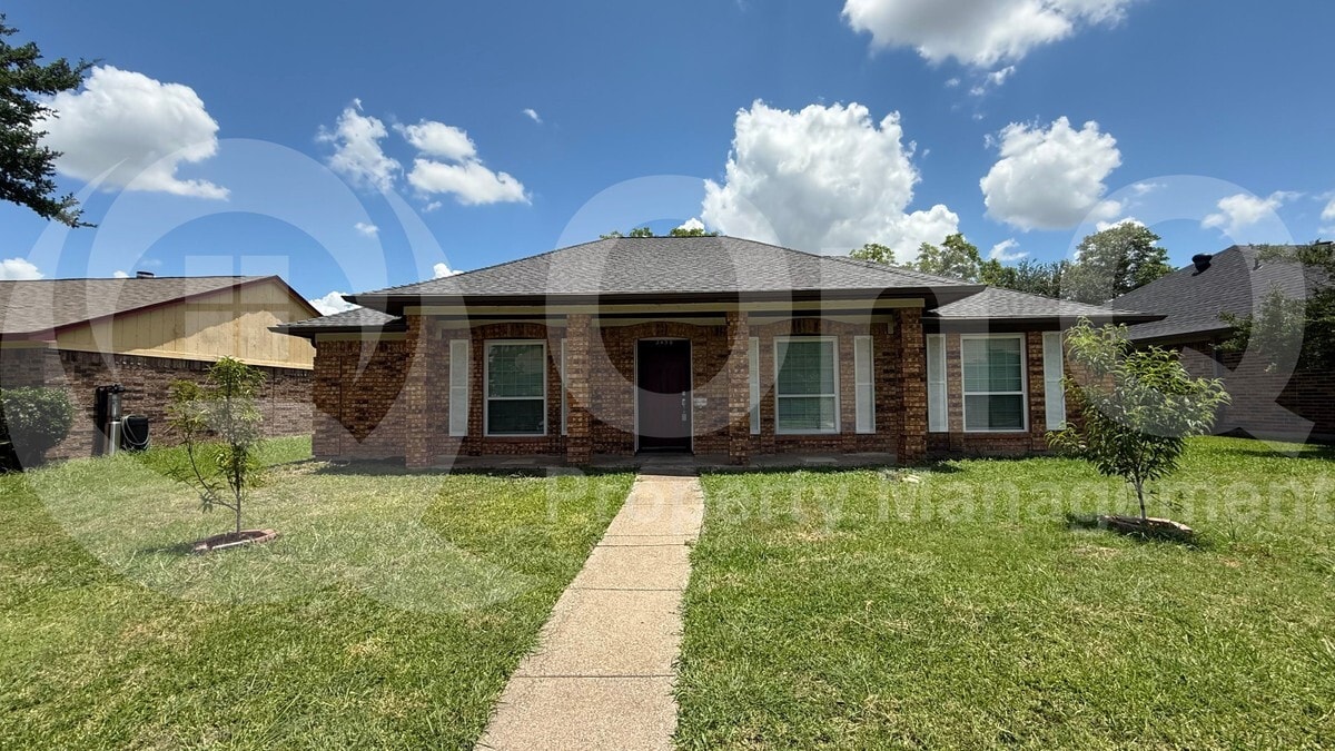 Foto principal - 2438 Kimberly Dr