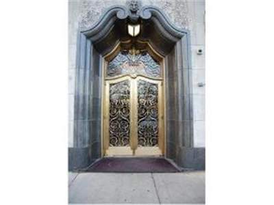 Entrada del edificio - 2000 N Lincoln Park W