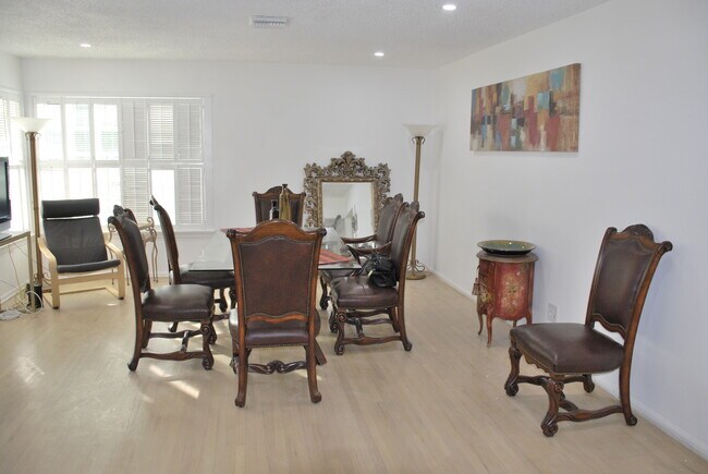 Building Photo - 5401 Lemona Ave