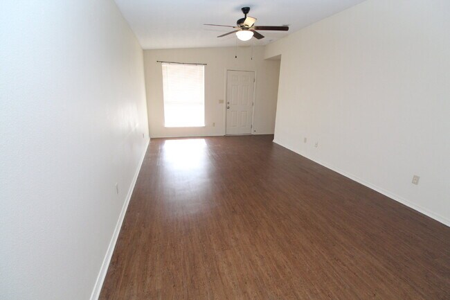 Foto del edificio - Convenient Southwest Pensacola Living — 3BR Home with Open Floor Plan, Private Fenced Yard & Easy...