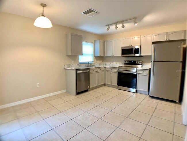 Building Photo - 707 E Magnolia Ave