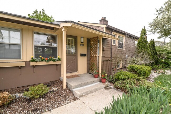 Foto del edificio - 2263 Parkwood Ave