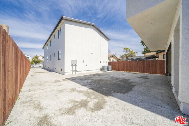Building Photo - 236 W 84th Pl