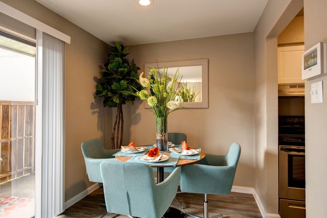 Building Photo - Hacienda Bonita