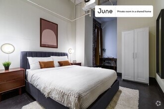 Building Photo - Private bedroom in 5 bed/2 bath Home