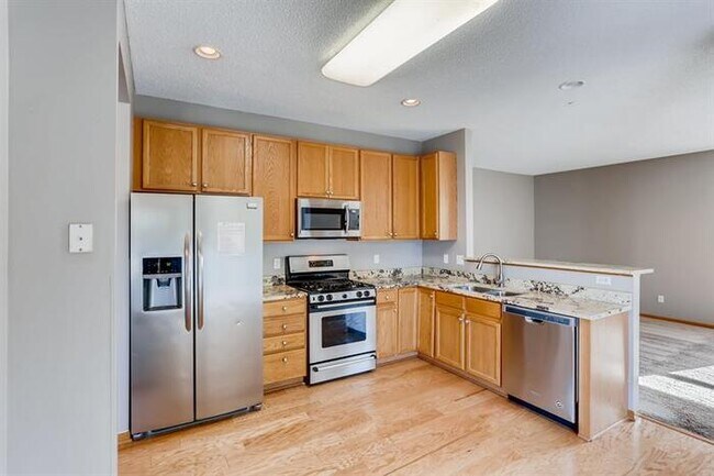 Foto del edificio - 9049 Garland Ln N, Maple Grove, MN, 55311