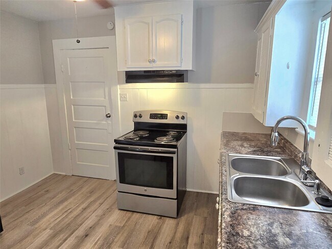 Foto del edificio - 2816 St Emanuel St